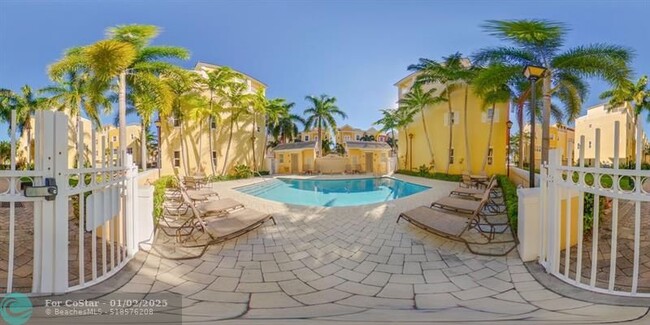 2363 Vintage Dr in Lighthouse Point, FL - Foto de edificio - Building Photo