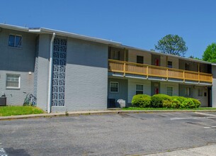 The Oaks at Northgate in Durham, NC - Building Photo - Building Photo