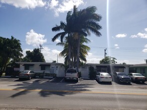 932 Moffett St in Hallandale Beach, FL - Building Photo - Building Photo