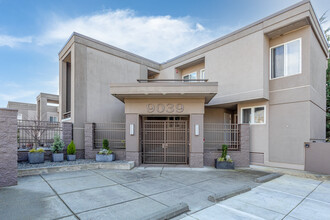 Rose Pointe in Kirkland, WA - Foto de edificio - Building Photo