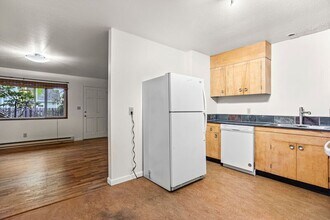 121 SE 30th Pl in Portland, OR - Building Photo - Building Photo