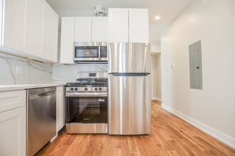 2308 W Foster Ave in Chicago, IL - Building Photo - Building Photo