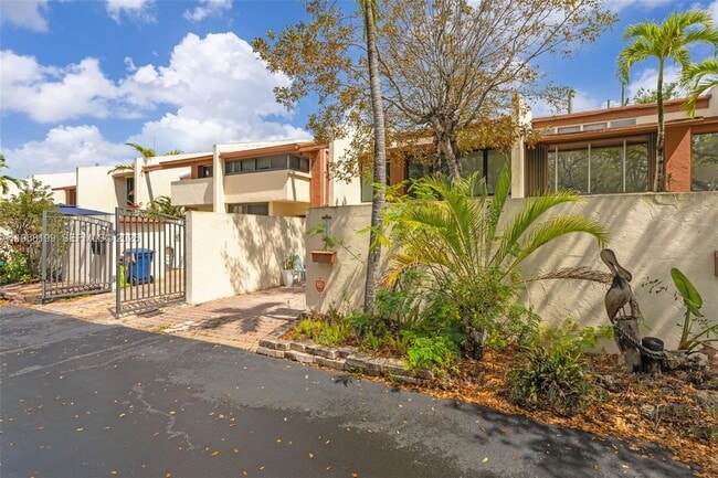 7825 SW 103rd Pl in Miami, FL - Building Photo - Building Photo