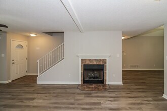 8793 5 Oaks Dr W in Southaven, MS - Building Photo - Building Photo