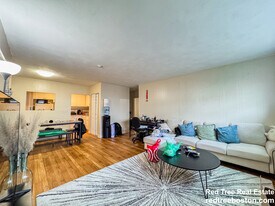 11 Hodges Ave in Quincy, MA - Building Photo