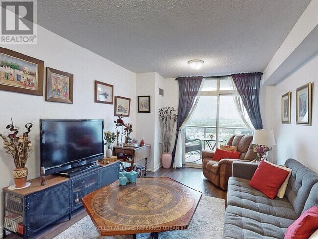 816 Lansdowne Ave in Toronto, ON - Building Photo - Building Photo