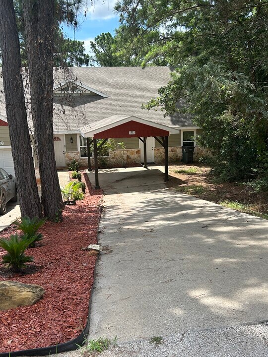 117 S Kaupo Dr, Unit C in Bastrop, TX - Building Photo