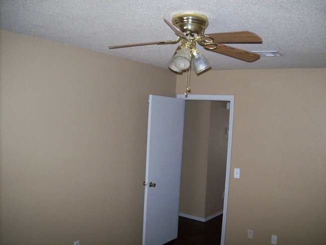 410 S Greengate Dr in Yukon, OK - Building Photo - Building Photo