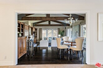 1265 Leona Dr in Beverly Hills, CA - Building Photo - Building Photo