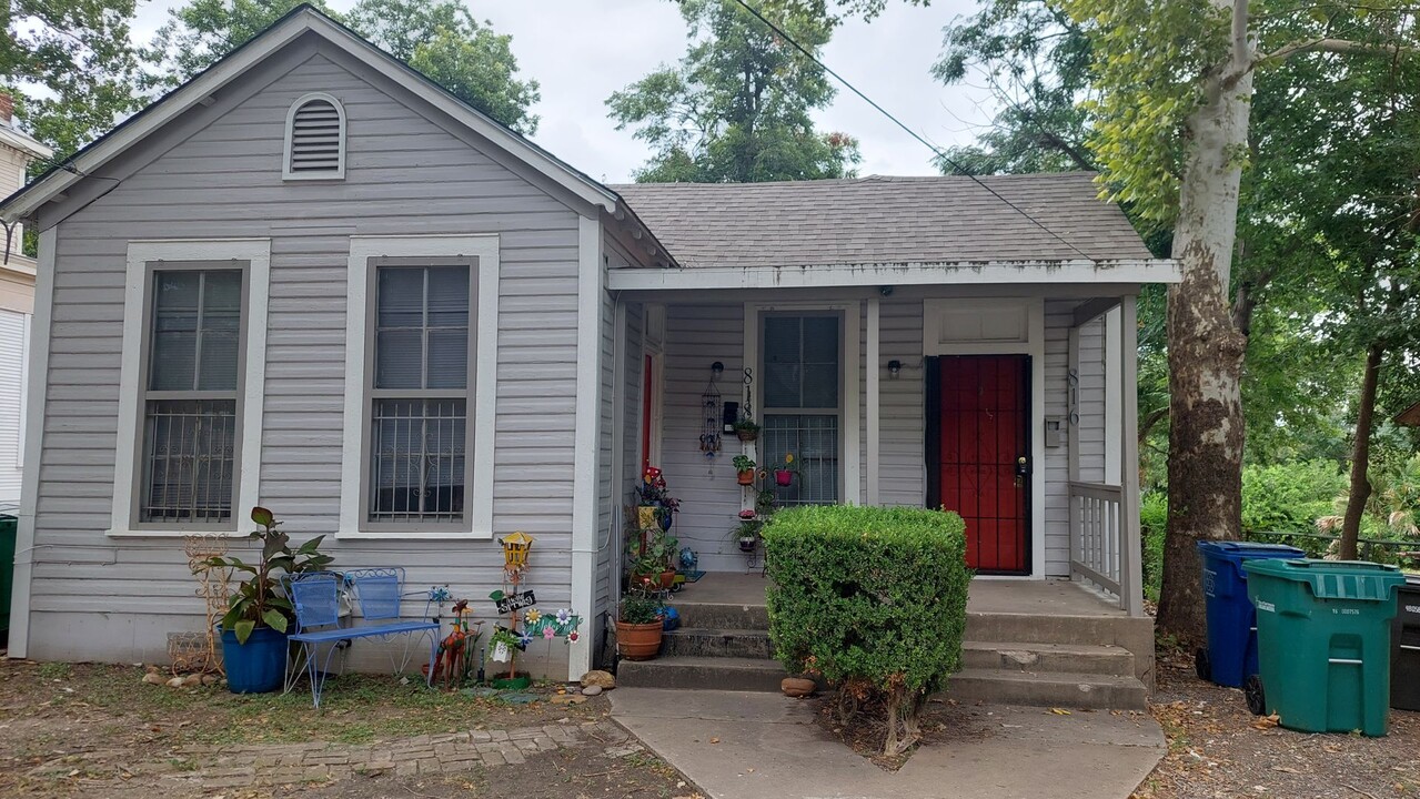 816 E Carson St, Unit 816 in San Antonio, TX - Building Photo
