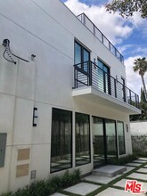 818 N Orange Dr in Los Angeles, CA - Foto de edificio - Building Photo