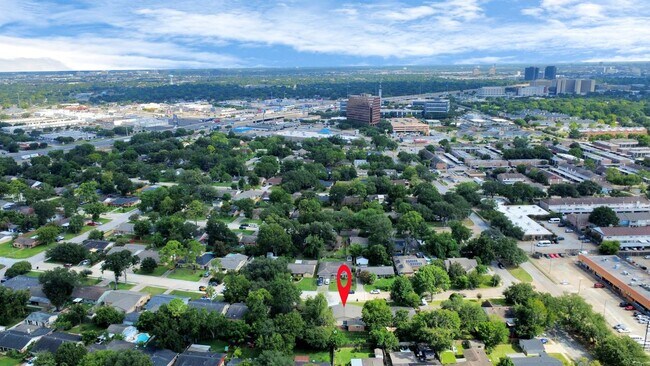 8615 Shadow Crest St in Houston, TX - Building Photo - Building Photo