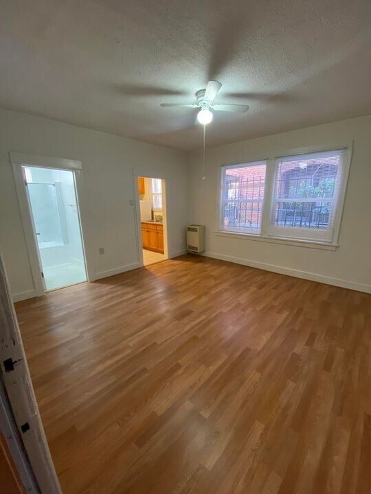 3057 Leeward Avenue, in Los Angeles, CA - Foto de edificio - Interior Photo