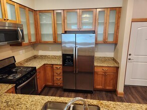 263 W Bakerview Rd, Unit 404 in Bellingham, WA - Foto de edificio - Building Photo