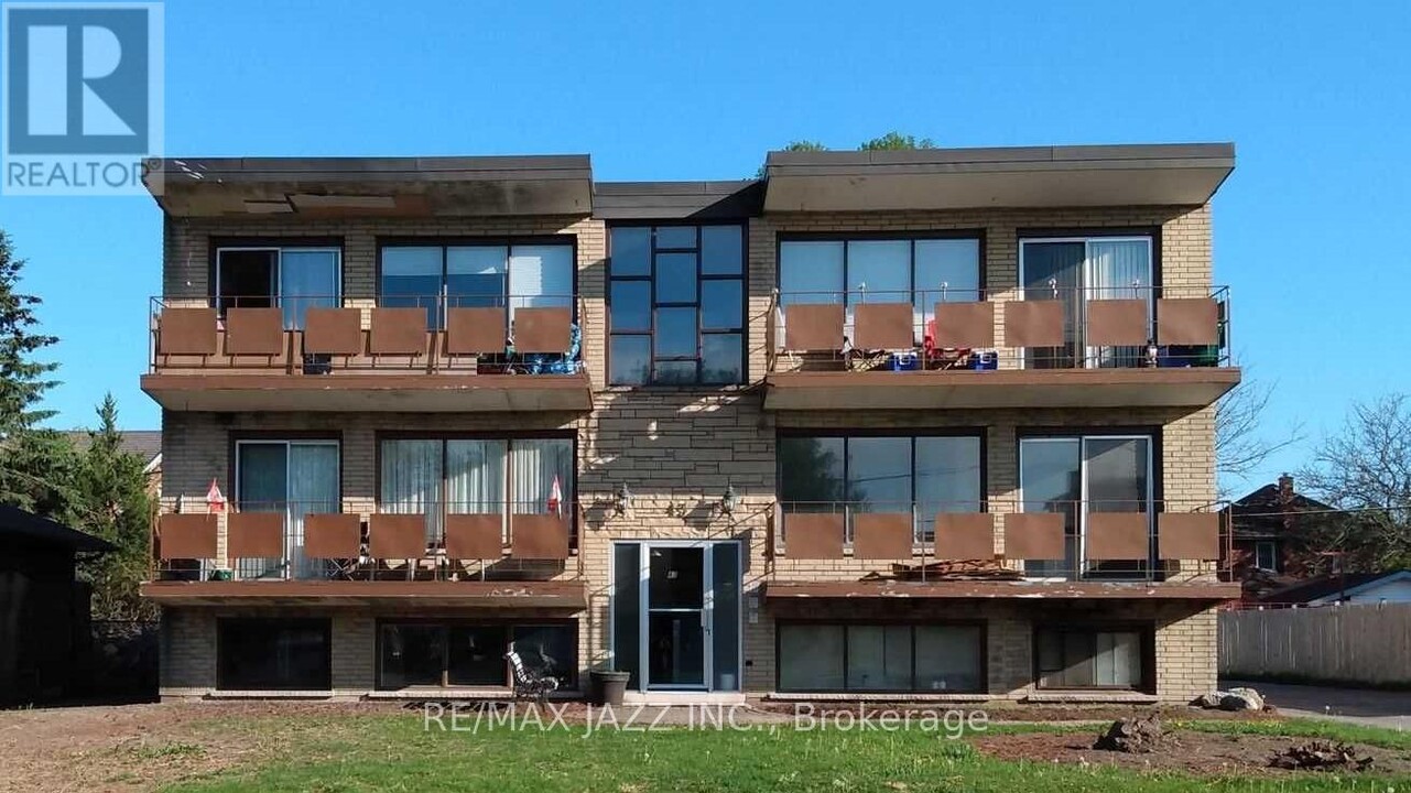 43-43 Wayne Ave in Oshawa, ON - Building Photo