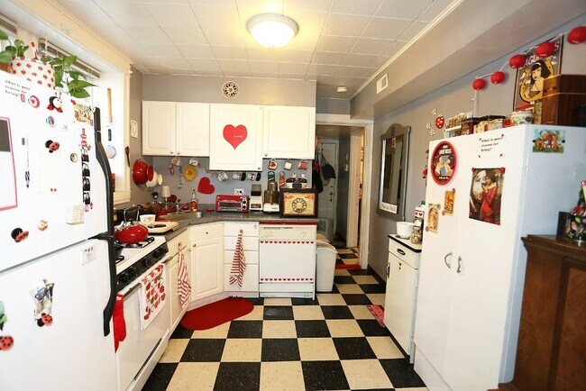 2647 N Sacramento Ave, Unit GDN in Chicago, IL - Building Photo - Building Photo
