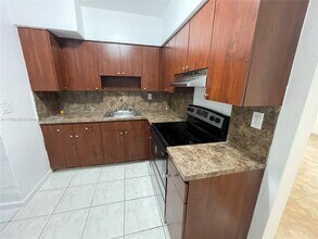 17380 NE 4th Pl-Unit -17380 in North Miami Beach, FL - Foto de edificio - Building Photo