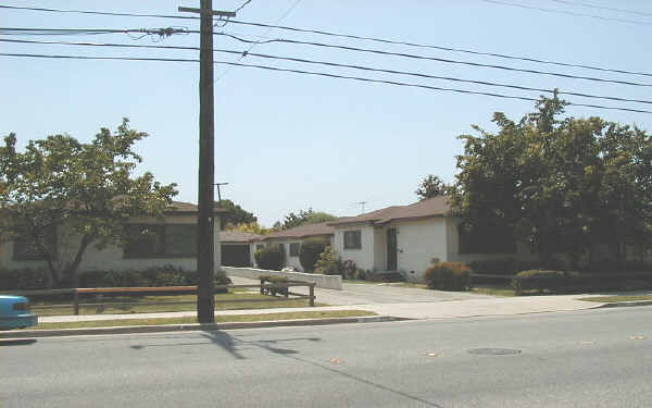 1650-1656 W 158th St in Gardena, CA - Foto de edificio