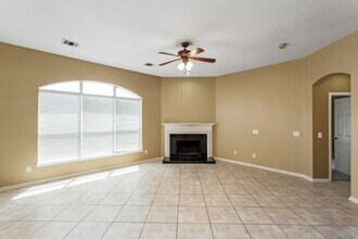 9818 Mossy Tree Ln in Houston, TX - Building Photo - Building Photo