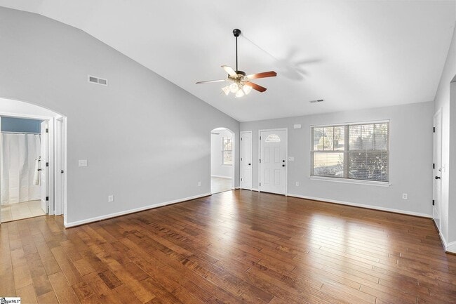 207 Blacks Dr in Greenville, SC - Foto de edificio - Building Photo