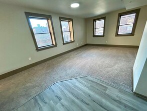 2028 Drake Court Walk in Omaha, NE - Building Photo - Building Photo