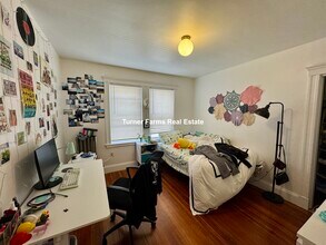 24 Chetwynd Rd, Unit 1 in Somerville, MA - Foto de edificio - Building Photo