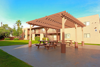 Mountain Shadows Apartments in Tucson, AZ - Building Photo - Building Photo