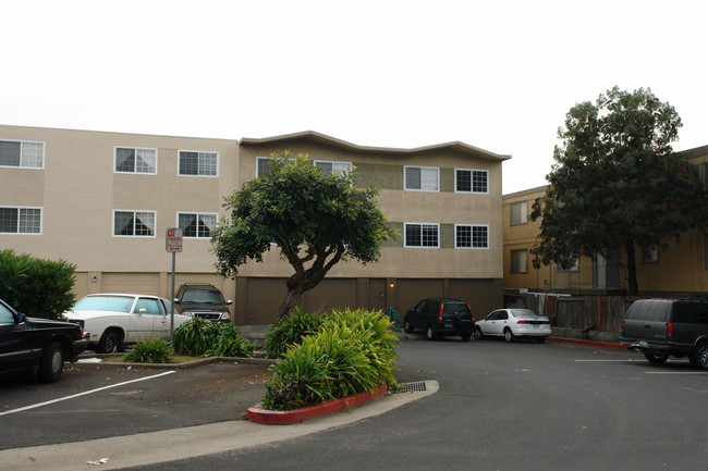 308 Susie Way in South San Francisco, CA - Building Photo - Building Photo