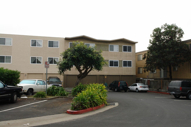 308 Susie Way in South San Francisco, CA - Foto de edificio - Building Photo