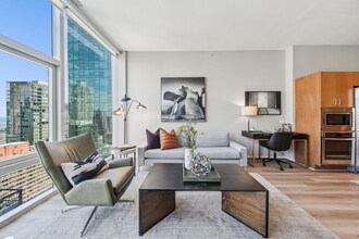 176 E Illinois St in Chicago, IL - Building Photo - Building Photo