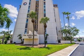 7400 Sun Island Dr S in South Pasadena, FL - Building Photo - Building Photo