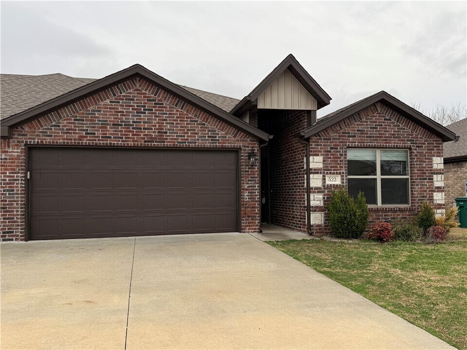 522 Vee St in Centerton, AR - Building Photo