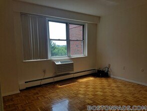 185 Freeman St in Brookline, MA - Building Photo - Building Photo
