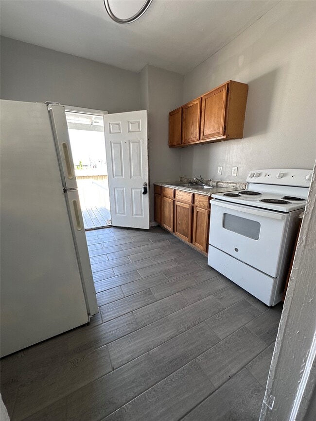 property at 910 37th St