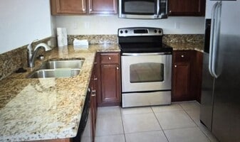 3255 NW 31st Terrace in Lauderdale Lakes, FL - Building Photo
