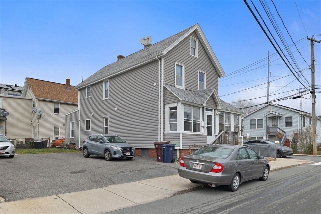 19 Alfred St in Everett, MA - Building Photo