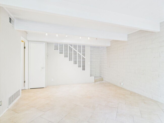 451 Dela Vina Ave in Monterey, CA - Building Photo - Building Photo
