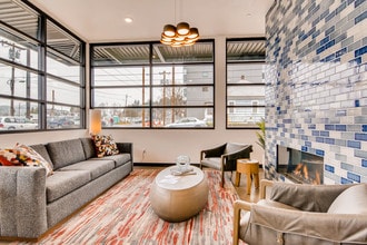 Holm at Sellwood in Portland, OR - Foto de edificio - Building Photo