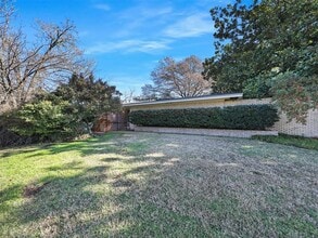 1102 N Graves St in McKinney, TX - Foto de edificio - Building Photo