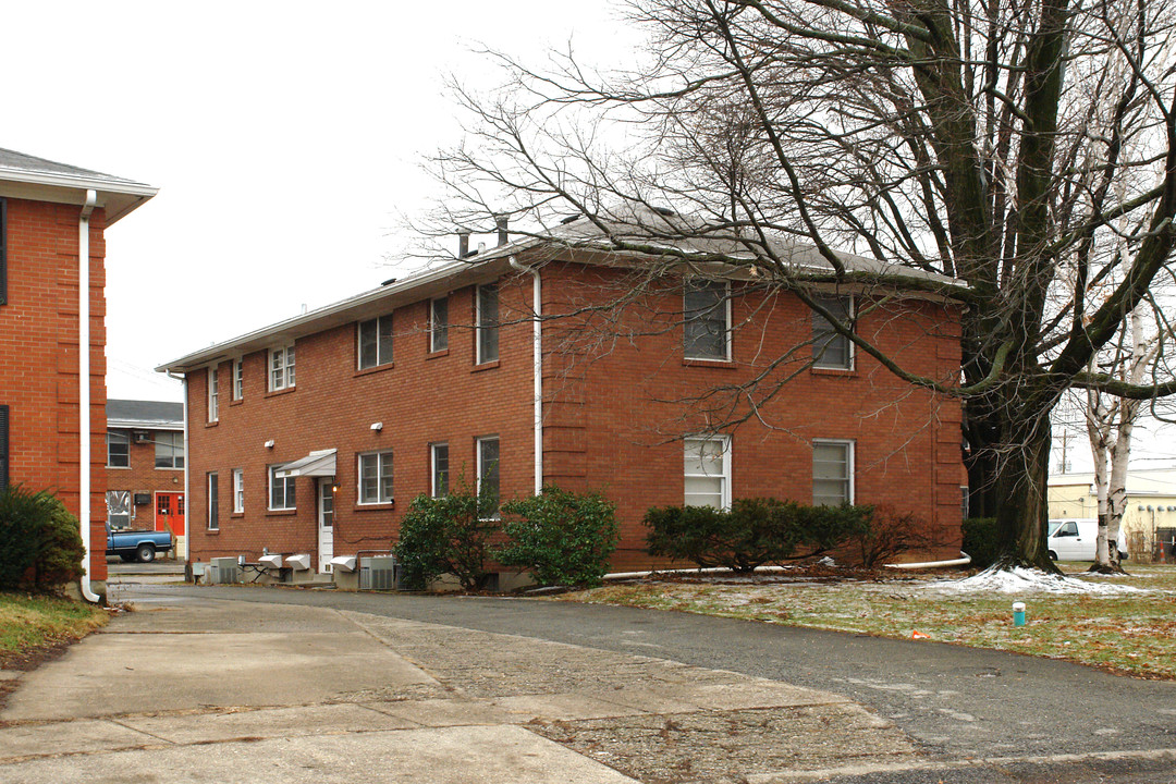 2302 Terrier Ct in Louisville, KY - Building Photo