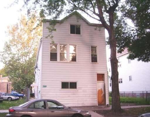 8452 S Escanaba Ave in Chicago, IL - Building Photo