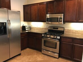 10715 Camarillo St, Unit 201 in Los Angeles, CA - Building Photo - Building Photo