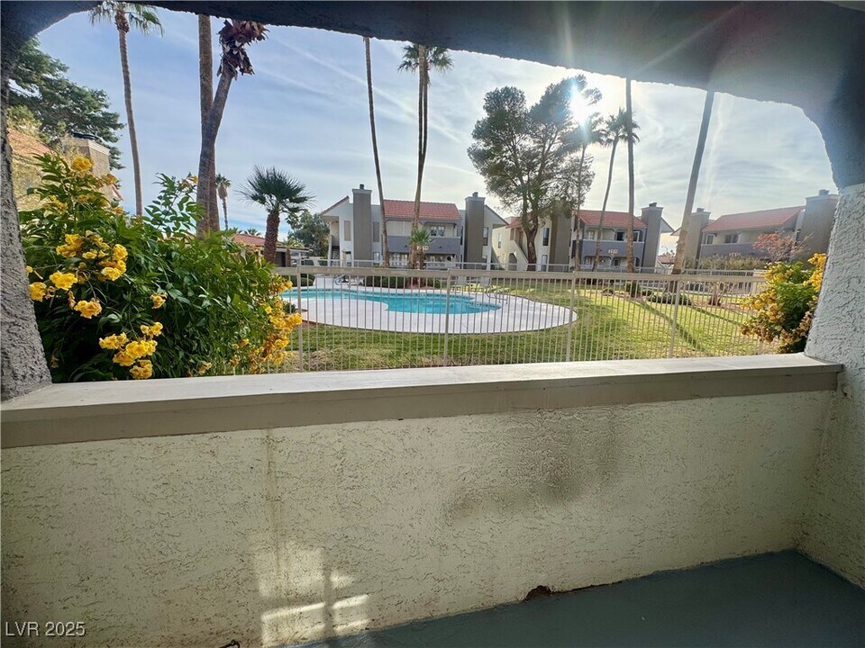 2112 Sunfish Dr in Henderson, NV - Building Photo