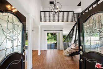 22619 Town Crier Rd in Calabasas, CA - Building Photo - Building Photo