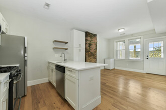 148 Bremen St, Unit 3 in Boston, MA - Building Photo - Building Photo