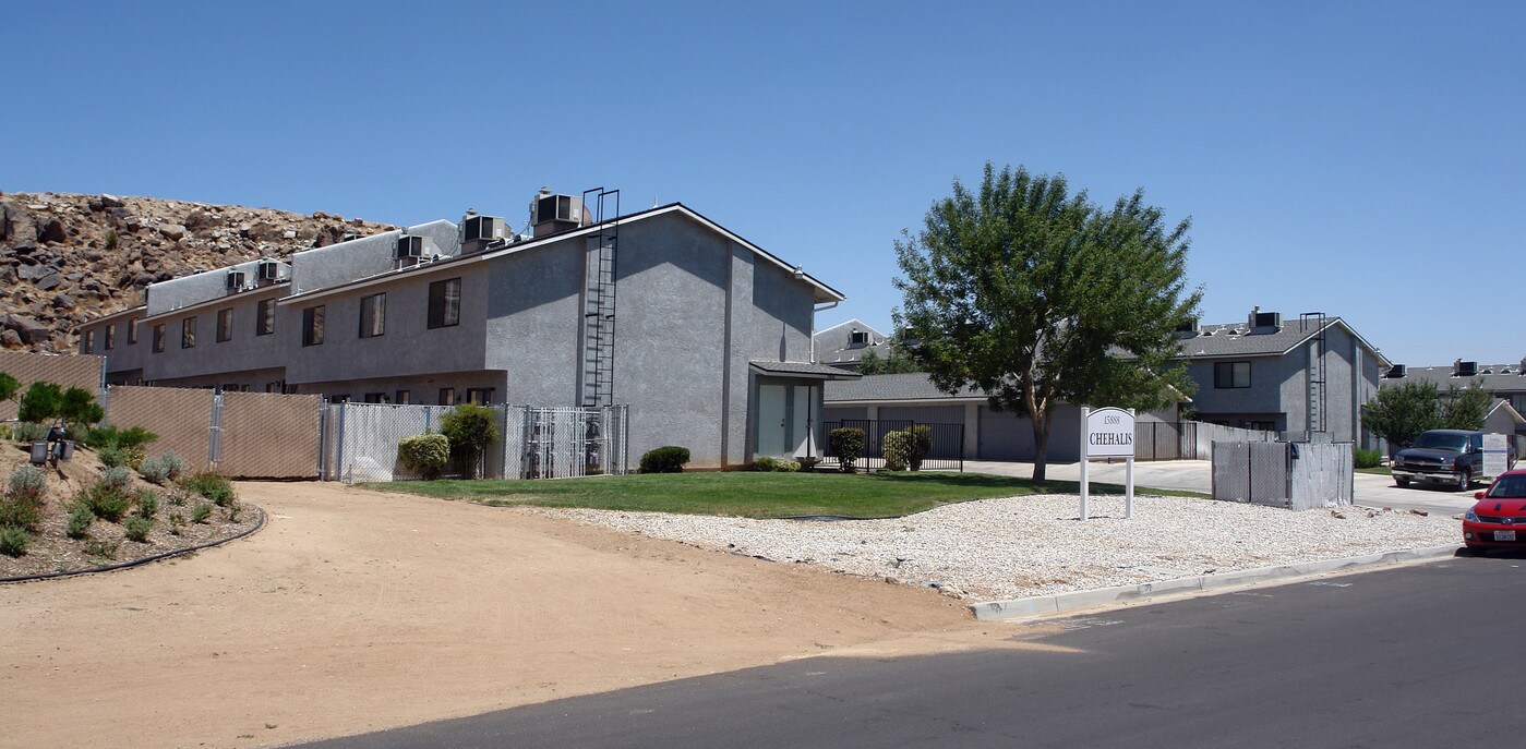 Mountain View Townhomes in Apple Valley, CA - Building Photo