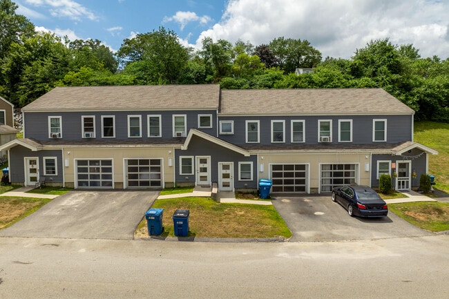 Bixby Road Apartments in Spencer, MA - Building Photo - Building Photo