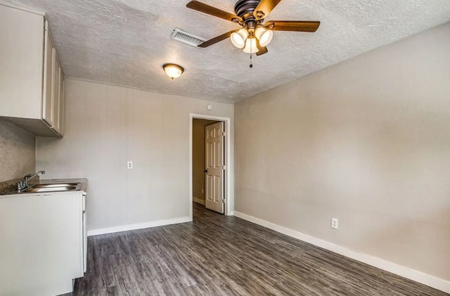 4820 Oak Ave, Unit 9 in Pasadena, TX - Building Photo - Building Photo