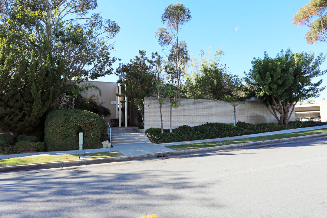 Domingo Apartments in Newport Beach, CA - Building Photo