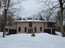 23 Connie Dr in Tiny, ON - Building Photo